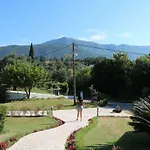Summer Nights Θέρετρο